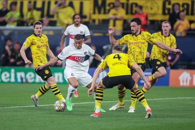 01 05 2024, Football, Season 2023 2024, UEFA Champions League, Semi-final, Borussia Dortmund Paris Saint Germain, f l Marcel Sabitzer Borussia Dortmund , Kylian Mbappe Paris Saint Germain , Nico Schlotterbeck Borussia Dortmund , Mats Hummels Borussia Dortmund Dortmund Signal Iduna Park NRW Germany xRHR PHOTO DEx Copyright: DennisxEwert RHR-FOTOx RHR-FOTO DE