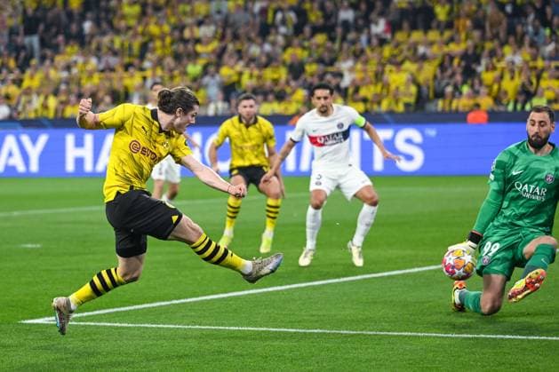 01 05 2024, Football, UCL, UEFA Champions League, , 2023 2024 season, Semifinal, Borussia Dortmund Paris St Germain, Marcel Sabitzer Borussia Dortmund , Goalkeeper Gianluigi Donnarumma Paris St Germain xRHR PHOTO TKx Copyright: TeresaxKroeger RHR-FOTOx RHR-FOTO TK