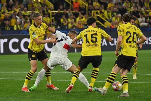 01 05 2024, xjrdrx, Football UEFA Champions League, Borussia Dortmund Paris St Germain emspor, v l Nico Schlotterbeck Borussia Dortmund , Kylian Mbappe PSG Paris St Germain , Mats Hummels Borussia Dortmund , Marcel Sabitzer Borussia Dortmund DFL DFB REGULATIONS PROHIBIT ANY USE OF PHOTOGRAPHS as IMAGE SEQUENCES and or QUASI VIDEO Dortmund