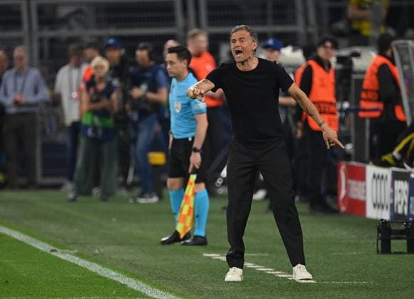 01 05 2024, xjrdrx, football UEFA Champions League, Borussia Dortmund Paris St Germain emspor, v l coach Luis Enrique PSG Paris St Germain gives instructions, gesticulates, gesticulate with arms gives instructions, gesticulate DFL DFB REGULATIONS PROHIBIT ANY USE OF PHOTOGRAPHS as IMAGE SEQUENCES and or QUASI VIDEO Dortmund
