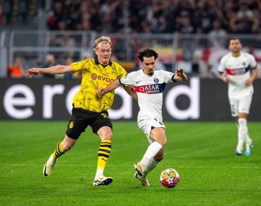 Football, Men, 2023 2024 season, Champions League semi-final, first leg , Borussia Dortmund Paris Saint Germain, v l Julian Brandt Borussia Dortmund , Vitinha PSG, Paris Saint Germain , 01 05 2024, Copyright: xSebastianxRäppold MatthiasxKochx
