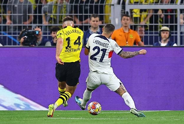 Sport Bilder des Tages Niclas Fullkrug of Borussia Dortmund scores the opening goal Borussia Dortmund v Paris Saint-Germain, UEFA Champions League, Semi Final, First Leg, Football, Signal Iduna Park, Dortmund, Germany - 01 May 2024 EDITORIAL USE ONLY No use with unauthorised audio, video, data, fixture lists, club league logos or live services. Online in-match use limited to 120 images, no video emulation. No use in betting, games or single club league player publications.  Copyright: xMichaelxZemanek Shutterstockx 14454339k