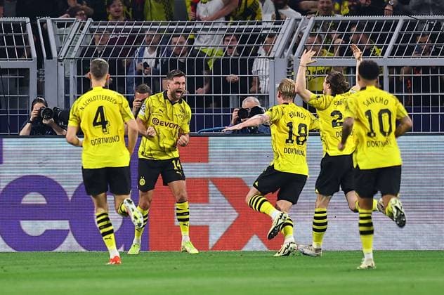 Niclas Fullkrug of Borussia Dortmund celebrates scoring the opening goal Borussia Dortmund v Paris Saint-Germain, UEFA Champions League, Semi Final, First Leg, Football, Signal Iduna Park, Dortmund, Germany - 01 May 2024 EDITORIAL USE ONLY No use with unauthorised audio, video, data, fixture lists, club league logos or live services. Online in-match use limited to 120 images, no video emulation. No use in betting, games or single club league player publications.  Copyright: xMichaelxZemanek Shutterstockx 14454339l