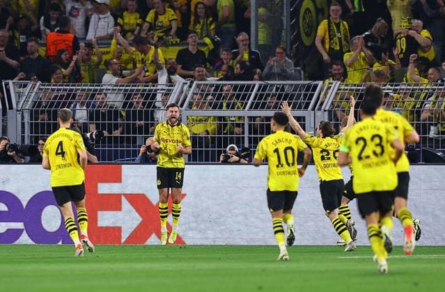 Niclas Fullkrug of Borussia Dortmund celebrates scoring the opening goal Borussia Dortmund v Paris Saint-Germain, UEFA Champions League, Semi Final, First Leg, Football, Signal Iduna Park, Dortmund, Germany - 01 May 2024 EDITORIAL USE ONLY No use with unauthorised audio, video, data, fixture lists, club league logos or live services. Online in-match use limited to 120 images, no video emulation. No use in betting, games or single club league player publications.  Copyright: xMichaelxZemanek Shutterstockx 14454339m