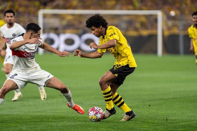 GER, UEFA Champions League, semi-final first leg, Borussia Dortmund vs Paris Saint Germain 01 05 2024, Signal Iduna Park, Dortmund, GER, UEFA Champions League, semi-final first leg, Borussia Dortmund vs Paris Saint Germain In the picture duel between Karim Adeyemi BV Borussia Dortmund, 27 and Achraf Hakimi Paris Saint Germain, 2 nordphotoxGmbHxx xChristianxSchulze nph000300