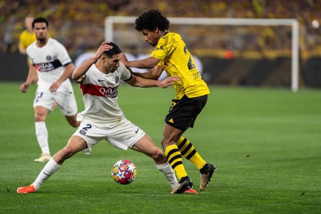 GER, UEFA Champions League, semi-final first leg, Borussia Dortmund vs Paris Saint Germain 01 05 2024, Signal Iduna Park, Dortmund, GER, UEFA Champions League, semi-final first leg, Borussia Dortmund vs Paris Saint Germain In the picture duel between Karim Adeyemi BV Borussia Dortmund, 27 and Achraf Hakimi Paris Saint Germain, 2 nordphotoxGmbHxx xChristianxSchulze nph000300