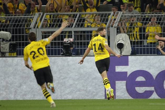 DORTMUND - (l-r) Marcel Sabitzer of Borussia Dortmund, Niclas Fullkrug of Borussia Dortmund celebrate the 1-0 during the UEFA Champions League semi-final match between Borussia Dortmund and Paris Saint Germain at Signal Iduna Park on May 1, 2024 in Dortmund, Germany. ANP Hollandse Hoogte BART STOUTJESDIJK UEFA Conference League 2023 24 2023 2024 xVIxANPxSportx xBartxStoutjesdijkxIVx 497377190 originalFilename: 497377190.jpg