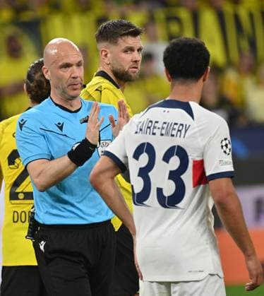 01 05 2024, xjrdrx, Football UEFA Champions League, Borussia Dortmund Paris St Germain emspor, v l Referee Anthony Taylor ENG , Warren Zaire Emery PSG Paris St Germain DFL DFB REGULATIONS PROHIBIT ANY USE OF PHOTOGRAPHS as IMAGE SEQUENCES and or QUASI VIDEO Dortmund