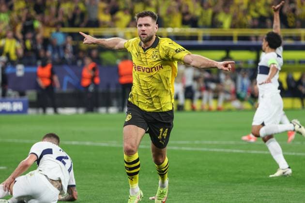 Champions League Borussia Dortmund Paris Saint Germain on 01 05 2024 at Signal Iduna Park in Dortmund Cheers, goal celebration, goal scorer, goal scorer Niclas Füllkrug Fuellkrug Dortmund 14 cheers after his goal to make it 1 - 0 MH