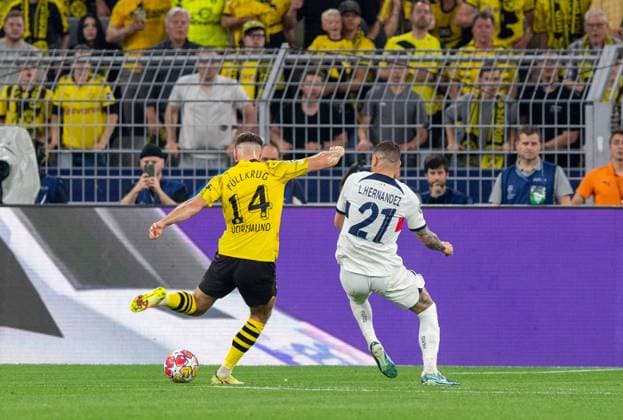 Football, Men, 2023 2024 season, Champions League semi-final, first leg , Borussia Dortmund Paris Saint Germain, v l Niclas Füllkrug Borussia Dortmund scores the goal for 1 0 against Lucas Hernandez PSG, Paris Saint Germain , 01 05 2024, Copyright: xSebastianxRäppold MatthiasxKochx