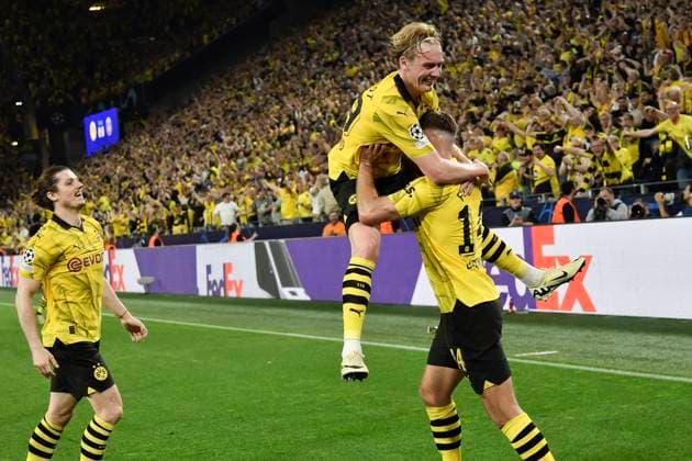 Niclas Füllkrug Fuellkrug 14, Borussia Dortmund celebrates after scoring 1 0 with Julian Brandt 19, Borussia Dortmund 01 05 2024 Soccer, Champions League, Borussia Dortmund vs Paris Saint Germain , Signal Iduna Park, Dortmund, NRW Germany Copyright: xpepphotox xHorstxMauelshagenx pep00321, pep_20240501_hm