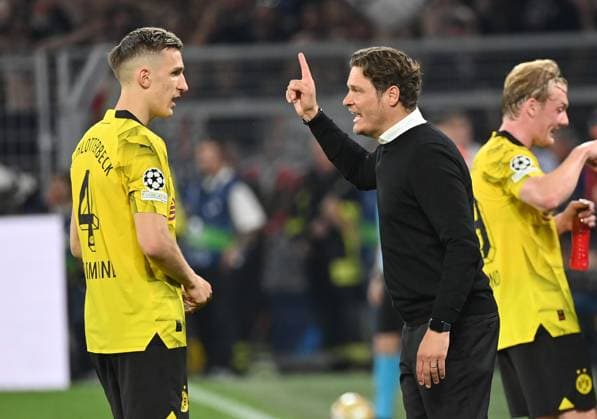 01 05 2024, xjrdrx, football UEFA Champions League, Borussia Dortmund Paris St Germain emspor, v l Nico Schlotterbeck Borussia Dortmund , coach Edin Terzic Borussia Dortmund gives instructions, gesticulates, gesticulate with arms gives instructions, gesticulate DFL DFB REGULATIONS PROHIBIT ANY USE OF PHOTOGRAPHS as IMAGE SEQUENCES and or QUASI VIDEO Dortmund