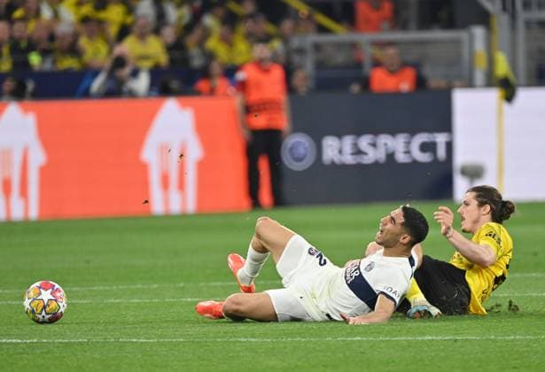 01 05 2024, xjrdrx, Football UEFA Champions League, Borussia Dortmund Paris St Germain emspor, v l Achraf Hakimi PSG Paris St Germain , Marcel Sabitzer Borussia Dortmund DFL DFB REGULATIONS PROHIBIT ANY USE OF PHOTOGRAPHS as IMAGE SEQUENCES and or QUASI VIDEO Dortmund