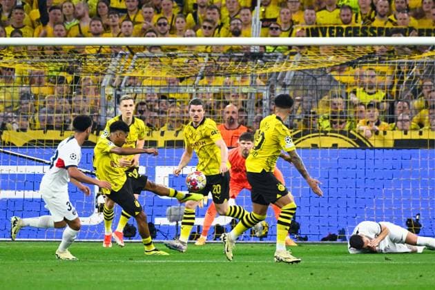 Karim Adeyemi ( 27 - Borussia Dortmund ) during the UEFA Champions League match between Borussia Dortmund and Paris Saint Germain at BVB Stadion Dortmund on May 01, 2024 in Dortmund, Germany. ( Photo by federico pestellini panoramic ) - FOOTBALL : Borussia Dortmund vs Paris Saint Germain - Ligue des Champions - 01 05 2024 FedericoPestellini Panoramic 