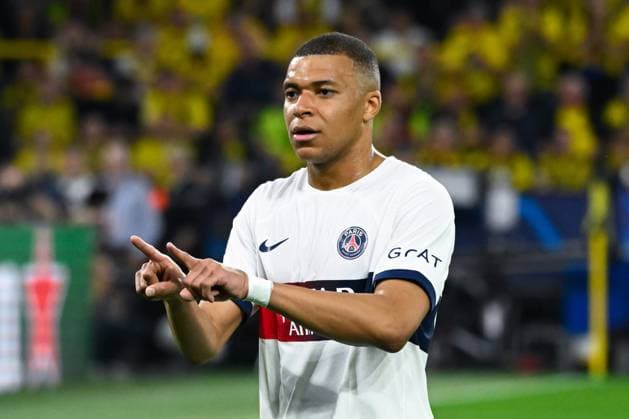 Kylian Mbappe ( 7 - PSG ) reacts during the UEFA Champions League match between Borussia Dortmund and Paris Saint Germain at BVB Stadion Dortmund on May 01, 2024 in Dortmund, Germany. ( Photo by federico pestellini panoramic ) - FOOTBALL : Borussia Dortmund vs Paris Saint Germain - Ligue des Champions - 01 05 2024 FedericoPestellini Panoramic 