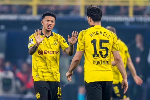 Soccer Champions League semi-final, first leg Borussia Dortmund Paris St Germain on 01 05 2024 at Signal Iduna Park Dortmunds Jadon Sancho l talks to Dortmunds Mats Hummels IMPORTANT NOTE In accordance with UEFA regulations, it is prohibited to exploit or have exploited photographs taken in the stadium and or of the match in the form of sequential images and or video-like photo series Copyright: xKirchner DavidxInderliedx