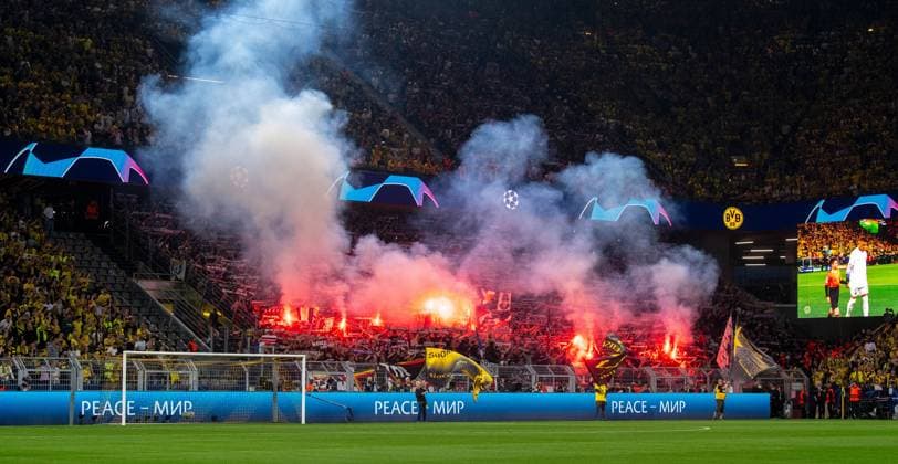 Football, Men, 2023 2024 season, Champions League semi-final, first leg, Borussia Dortmund Paris Saint Germain, guest block, fans of Paris, fans of fans set off fireworks, 01 05 2024, Copyright: xSebastianxRäppold MatthiasxKochx