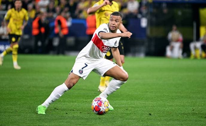 Football, Champions League, Germany, Men, Season 2023 2024, Semi-final first leg, Signal Iduna Park Dortmund Bor Dortmund Paris St Germain Kylian Mbappe PSG Action, Single image UEFA REGULATIONS PROHIBIT ANY USE OF PHOTOGRAPHS AS IMAGE SEQUENCES AND OR QUASI VIDEO