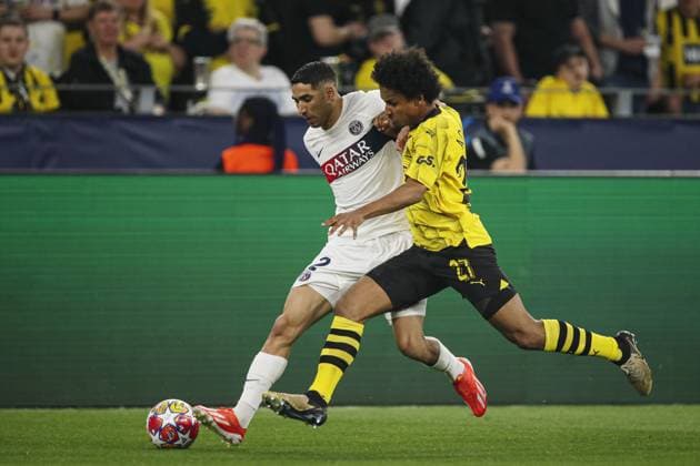 DORTMUND - (l-r) Achraf Hakimi of Paris Saint-Germain, Karim Adeyemi of Borussia Dortmund during the UEFA Champions League semi-final match between Borussia Dortmund and Paris Saint Germain at Signal Iduna Park on May 1, 2024 in Dortmund, Germany. ANP Hollandse Hoogte BART STOUTJESDIJK UEFA Conference League 2023 24 2023 2024 xVIxANPxSportx xBartxStoutjesdijkxIVx 497379312 originalFilename: 497379312.jpg