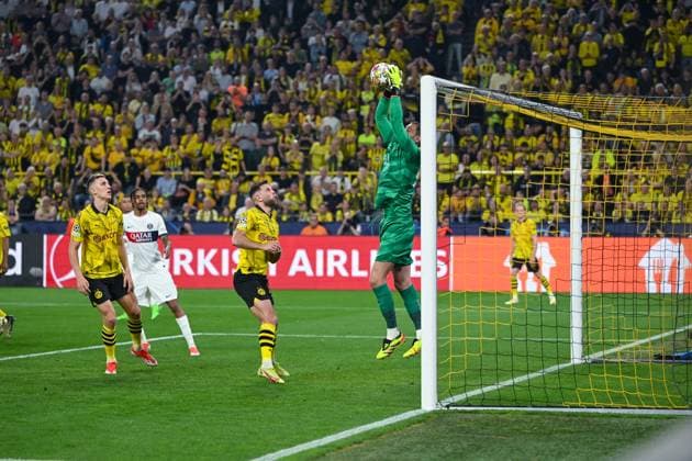 01 05 2024, Football, UCL, UEFA Champions League, , 2023 2024 season, Semifinal, Borussia Dortmund Paris St Germain, Goalkeeper Gianluigi Donnarumma Paris St Germain holds the ball xRHR PHOTO TKx Copyright: TeresaxKroeger RHR-FOTOx RHR-FOTO TK