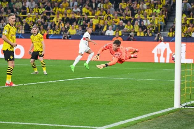01 05 2024, Football, UCL, UEFA Champions League, , 2023 2024 season, Semifinal, Borussia Dortmund Paris St Germain, Kylian Mbappe Paris St Germain shoots on goal and only hits the post Goalkeeper Gregor Kobel Borussia Dortmund xRHR PHOTO TKx Copyright: TeresaxKroeger RHR-FOTOx RHR-FOTO TK