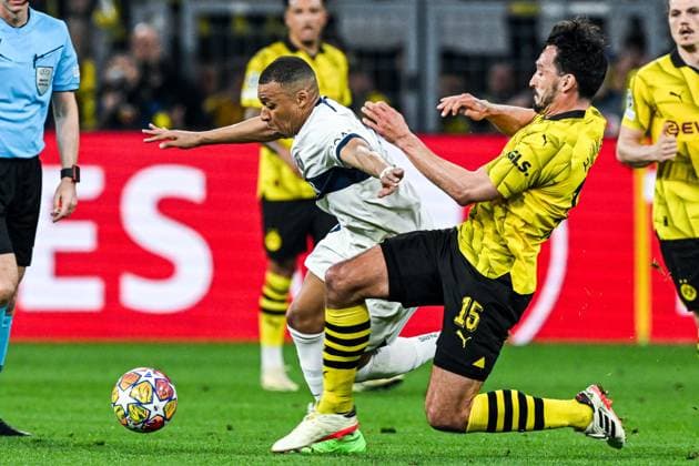 DORTMUND - (l-r) Kylian Mbappe of Paris Saint Germain, Mats Hummels of Borussia Dortmund during the UEFA Champions League semi-final match between Borussia Dortmund and Paris Saint Germain at Signal Iduna Park on May 1, 2024 in Dortmund, Germany. ANP Hollandse Hoogte UEFA Conference League 2023 24 2023 2024 xVIxANPxSportx xGerritxvanxKeulenxIVx 497380929 originalFilename: 497380929.jpg