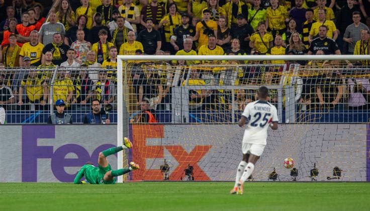 Football, Men, 2023 2024 season, Champions League semi-final, first leg , Borussia Dortmund Paris Saint Germain, Niclas Füllkrug not in picture, Borussia Dortmund scores the 1-0 goal against goalkeeper Gianluigi Donnarumma PSG, Paris Saint Germain , 01 05 2024, Copyright: xSebastianxRäppold MatthiasxKochx