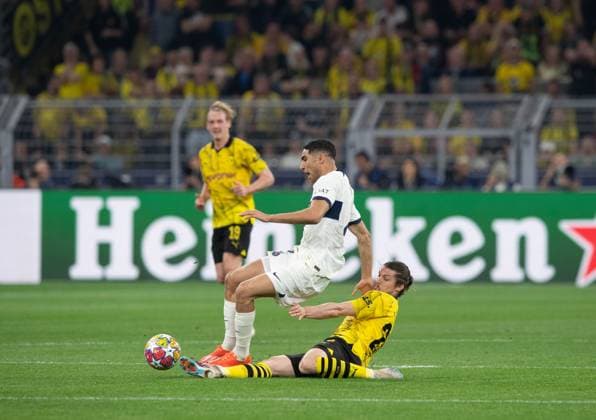 Football, Men, 2023 2024 season, Champions League semi-final, first leg , Borussia Dortmund Paris Saint Germain, v l Julian Brandt Borussia Dortmund , Achraf Hakimi PSG, Paris Saint Germain , Marcel Sabitzer, 01 05 2024, Copyright: xSebastianxRäppold MatthiasxKochx
