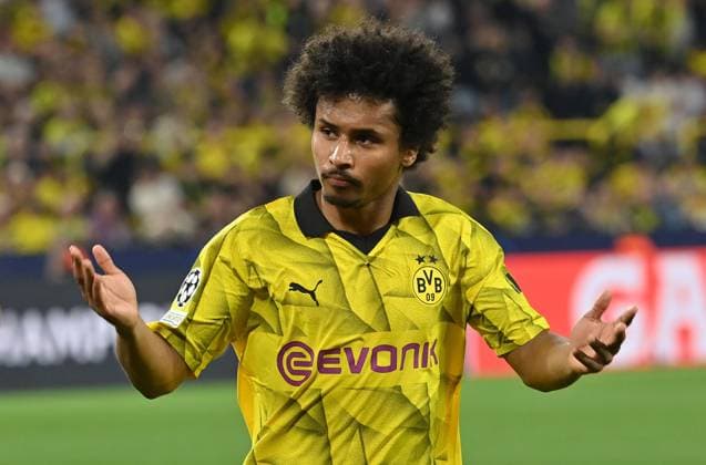 01 05 2024, xjrdrx, football UEFA Champions League, Borussia Dortmund Paris St Germain emspor, v l Karim Adeyemi Borussia Dortmund gives instructions, gesticulates, gesticulate with arms gives instructions, gesticulate DFL DFB REGULATIONS PROHIBIT ANY USE OF PHOTOGRAPHS as IMAGE SEQUENCES and or QUASI VIDEO Dortmund