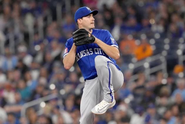 May 1, 2024, Toronto, On, CANADA: Kansas City Royals pitcher Seth Lugo (67) works against the Toronto Blue Jays during second inning American League MLB, Baseball Herren, USA baseball action in Toronto, Wednesday, May 1, 2024. Canada News - May 1, 2024 - ZUMAc35_ 20240501_zaf_c35_107 Copyright: xChrisxYoungx