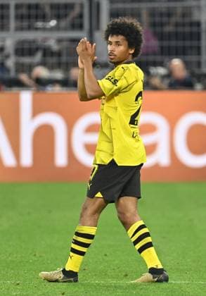 01 05 2024, xjrdrx, Football UEFA Champions League, Borussia Dortmund Paris St Germain emspor, v l Karim Adeyemi Borussia Dortmund thanks the fans DFL DFB REGULATIONS PROHIBIT ANY USE OF PHOTOGRAPHS as IMAGE SEQUENCES and or QUASI VIDEO Dortmund