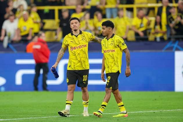 Jadon Sancho Borussia Dortmund and Ian Maatsen Borussia Dortmund cheer, UEFA Champions League 2023 24 Semi finals First Leg, Borussia Dortmund vs Paris Saint Germain, Signal Iduna Park, 01 05 2024, Dortmund, Germany