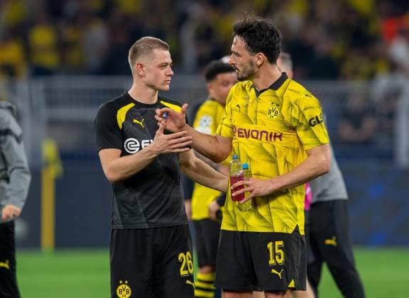 Football, Men, 2023 2024 season, Champions League semi-final, first leg , Borussia Dortmund Paris Saint Germain, f l Julian Ryerson Borussia Dortmund , Ramy Bensebaini Borussia Dortmund , Cheering after the final whistle, 01 05 2024, Copyright: xSebastianxRäppold MatthiasxKochx