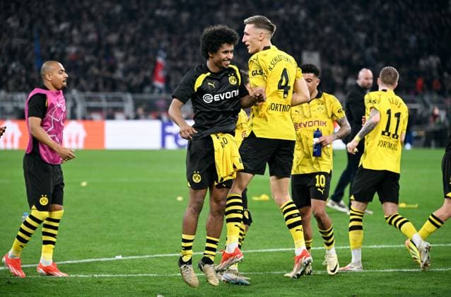 Football, Champions League, Germany, Men, Season 2023 2024, Semi-final first leg, Signal Iduna Park Dortmund Bor Dortmund Paris St Germain 1 0 final cheer Karim Adeyemi BVB , Nico Schlotterbeck BVB cheer, joy, action UEFA REGULATIONS PROHIBIT ANY USE OF PHOTOGRAPHS AS IMAGE SEQUENCES AND OR QUASI VIDEO
