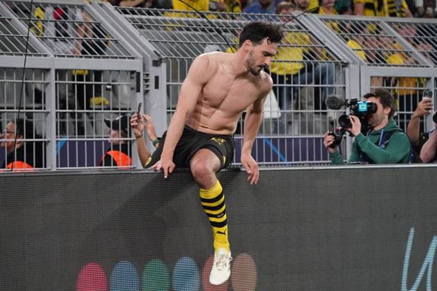 Football, UEFA Champions League season 2023 2024, Semifinal, Semifinal , Borussia Dortmund Paris Saint Germain, Signal Iduna Park Dortmund mats hummels BVB, Action, Single image