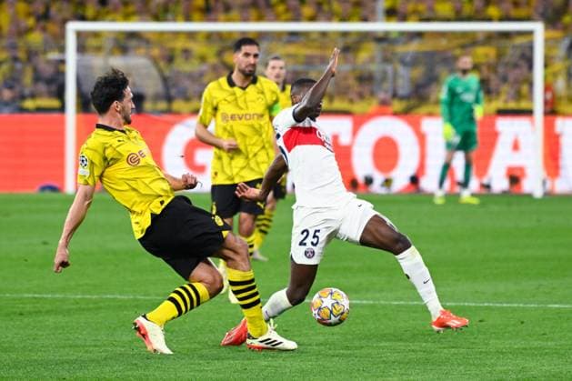 TAVARES Nuno MENDES ( 25 - PSG ) and Mats Hummels ( 15 - Borussia Dortmund ) during the UEFA Champions League match between Borussia Dortmund and Paris Saint Germain at BVB Stadion Dortmund on May 01, 2024 in Dortmund, Germany. ( Photo by federico pestellini panoramic ) - FOOTBALL : Borussia Dortmund vs Paris Saint Germain - Ligue des Champions - 01 05 2024 FedericoPestellini Panoramic 