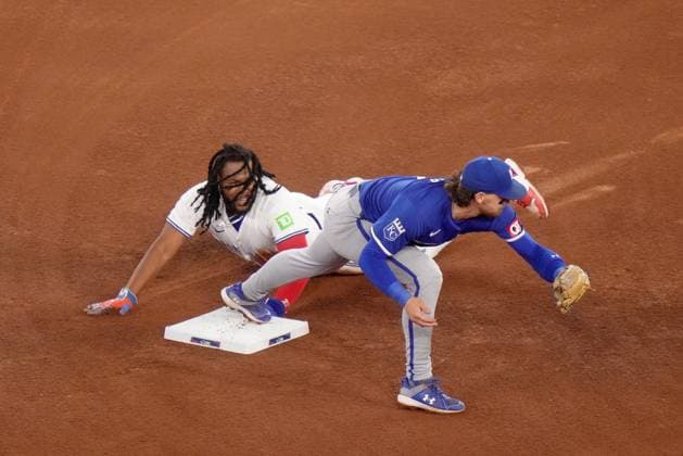 May 1, 2024, Toronto, On, CANADA: Toronto Blue Jays first base Vladimir Guerrero Jr. (27) is grounded out by Kansas City Royals shortstop Bobby Witt Jr. (7) on a double play during fourth inning American League MLB, Baseball Herren, USA baseball action in Toronto, Wednesday, May 1, 2024. Canada News - May 1, 2024 - ZUMAc35_ 20240501_zaf_c35_109 Copyright: xChrisxYoungx