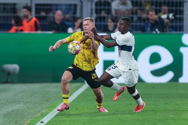01 05 2024, Football, Season 2023 2024, UEFA Champions League, Semi-final, Borussia Dortmund Paris Saint Germain, f l Julian Ryerson Borussia Dortmund , Nuno Mendes Paris Saint Germain , Dortmund Signal Iduna Park NRW Germany xRHR PHOTO DEx Copyright: DennisxEwert RHR-FOTOx RHR-FOTO DE