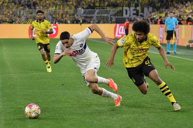 from left in duel Achraf Hakimi 2, Paris Saint Germain Karim Adeyemi 27, Borussia Dortmund 01 05 2024 Soccer, Champions League, Borussia Dortmund vs Paris Saint Germain , Signal Iduna Park, Dortmund, NRW Germany Copyright: xpepphotox xHorstxMauelshagenx pep00321, pep_20240501_hm