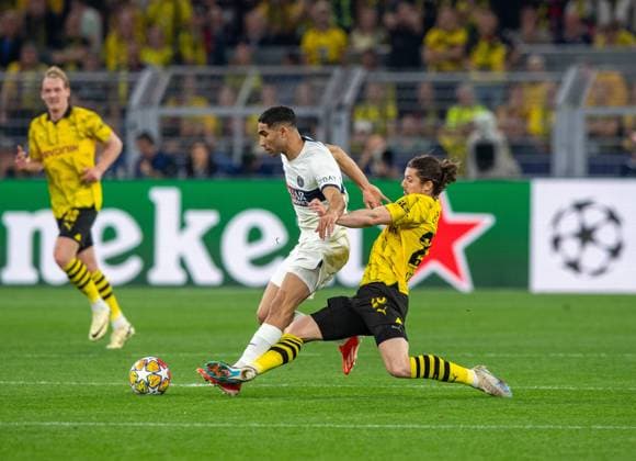 Football, Men, 2023 2024 season, Champions League semi-final, first leg , Borussia Dortmund Paris Saint Germain, v l Achraf Hakimi PSG , Marcel Sabitzer Borussia Dortmund , 01 05 2024, Copyright: xSebastianxRäppold MatthiasxKochx