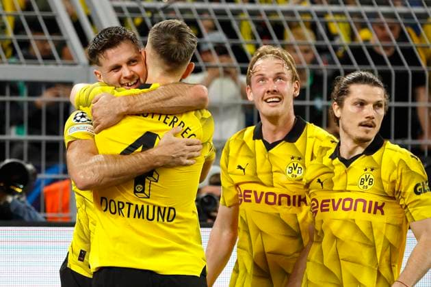 Dortmund, Germany, UEFA Champions League, semi-final Borussia Dortmund PSG Paris Saint Germain 1 0 01 05 2024 at Signal Iduna Park in Dortmund Niclas FÜLLKRUG BVB left celebrates his goal for 1 0 with Nils SCHLOTTERBECK BVB , Julian BRANDT BVB and Marcel SABITZER BVB from left to right