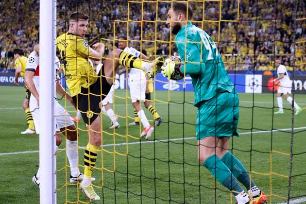 FUELLKRUG Niclas Team BVB with goalkeeper DONNARUMMA UEFA Championsleague season 2023 2024 match semi-final BVB Paris PSG 1 0 on 01 05 2024 in Dortmund DFL REGULATIONS PROHIBIT ANY USE OF PHOTOGRAPHS as IMAGE SEQUENCES and or QUASI VIDEO Copyright: xLacixPerenyix