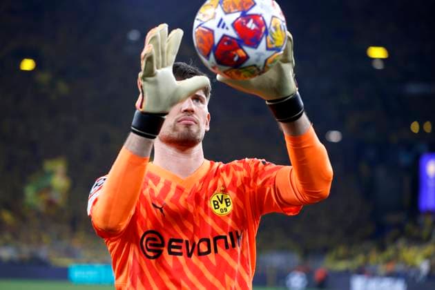 KOBEL Gregor Goalkeeper Team BVB UEFA Championsleague Season 2023 2024 Match Semifinal BVB Paris PSG 1 0 on 01 05 2024 in Dortmund DFL REGULATIONS PROHIBIT ANY USE OF PHOTOGRAPHS as IMAGE SEQUENCES and or QUASI VIDEO Copyright: xLacixPerenyix
