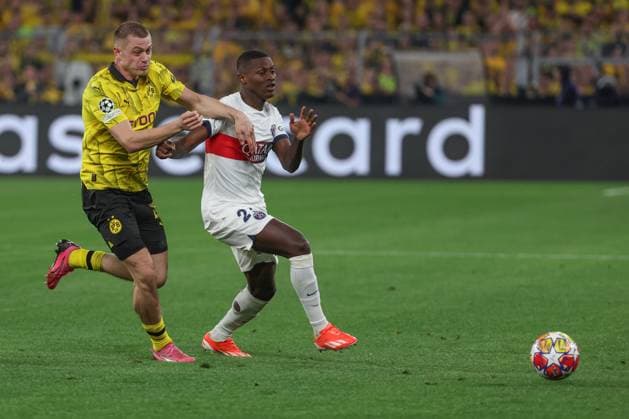 Champions League Borussia Dortmund Paris Saint Germain on 01 05 2024 at Signal Iduna Park in Dortmund Julian Ryerson Dortmund 26 vs Nuno Mendes Paris 25 MH