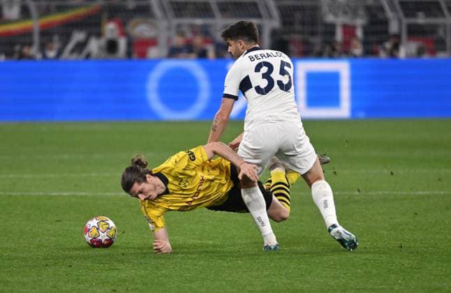 Lucas Beraldo Paris Saint Germain , Marcel Sabitzer Borussia Dortmund , v re 01 05 2024, Football Champions League, Season 2023 2024, Semi-final first leg, Borussia Dortmund Paris St Germain 1 0 Dortmund Signal Iduna Park Nordrhein Westfalen Germany Team2