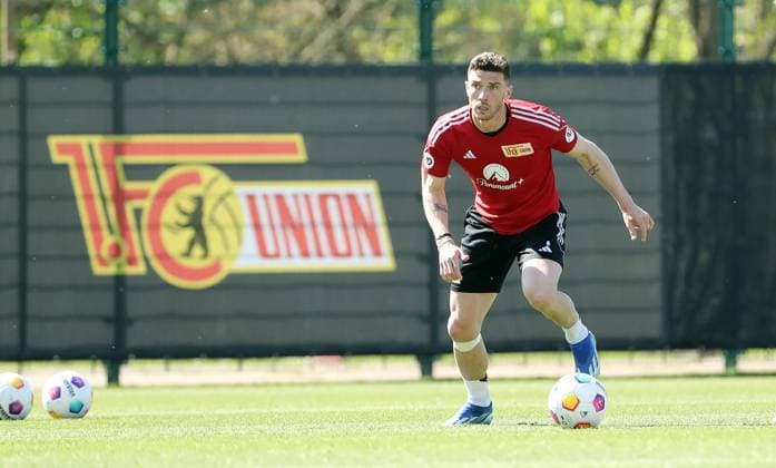 Robin Gosens single image cropping action sport soccer soccer training 1 Bundesliga men DFL season 2023 2024 01 05 2023 1 FC Union Berlin FCU DFL regulations prohibit any use of photographs as image sequences and or quasi video
