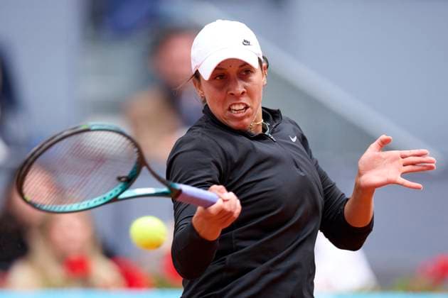 Mutua Madrid Open - Day Eleven Madison Keys of United States returns a shot against Iga Swiatek of Poland during day eleven of the Mutua Madrid Open 2024 at Caja Magica on May 2, 2024, in Madrid, Spain. Madrid Caja Magica Madrid Spain RL_MMO24_01831 Copyright: xRicardoxLarreinax