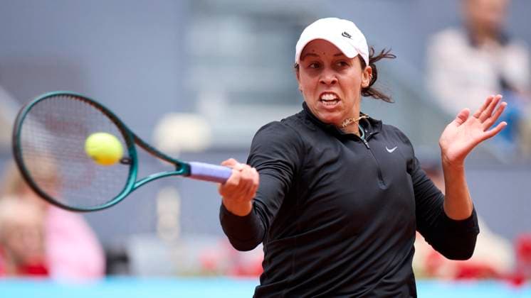 Mutua Madrid Open - Day Eleven Madison Keys of United States returns a shot against Iga Swiatek of Poland during day eleven of the Mutua Madrid Open 2024 at Caja Magica on May 2, 2024, in Madrid, Spain. Madrid Caja Magica Madrid Spain RL_MMO24_01832 Copyright: xRicardoxLarreinax