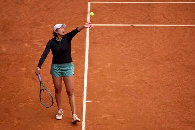 Mutua Madrid Open - Day Eleven Madison Keys of United States serves against Iga Swiatek of Poland during day eleven of the Mutua Madrid Open 2024 at Caja Magica on May 2, 2024, in Madrid, Spain. Madrid Caja Magica Madrid Spain RL_MMO24_01849 Copyright: xRicardoxLarreinax