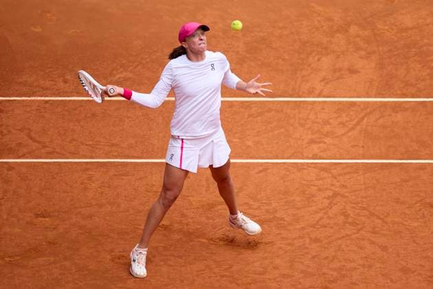 Mutua Madrid Open - Day Eleven Iga Swiatek of Poland returns a shot against Madison Keys of United States during day eleven of the Mutua Madrid Open 2024 at Caja Magica on May 2, 2024, in Madrid, Spain. Madrid Caja Magica Madrid Spain RL_MMO24_01858 Copyright: xRicardoxLarreinax